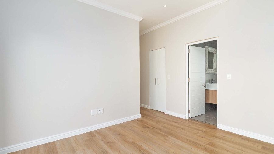 4 Bedroom Property for Sale in Sunningdale Western Cape